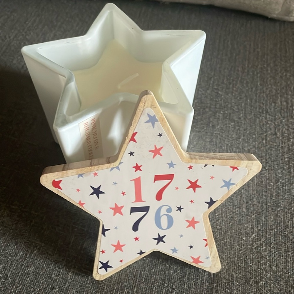 Star-Shaped 1776 White Red and Blue Pink Melon & Rhubarb Cooler Candle Aldi